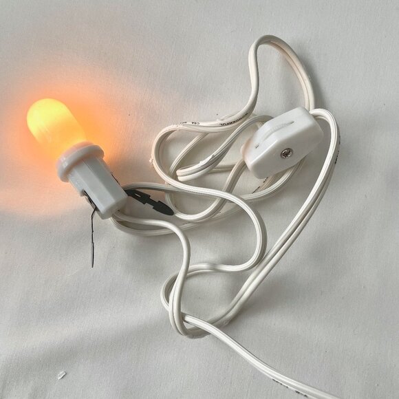 Department 56 Besson Bierkeller Alpine Village 56.65405 1986 Lighted Ski House - Picture 12 of 15